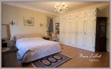 House for sale, 12 rooms, large living room, 6 bedrooms, tennis court, woods, stream