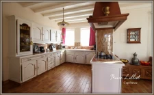 House for sale, 12 rooms, large living room, 6 bedrooms, tennis court, woods, stream