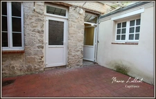 Maison à vendre 9 pièces PITHIVIERS (45), 6 chambres, plain pied, parquet massif, cave, grenier, 2 cours.