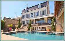 Maison à vendre 11 pièces PITHIVIERS (45), 370m², 5 chambres, séjour 45m², piscine, garage, parc arboré de 2500m², sous-sol