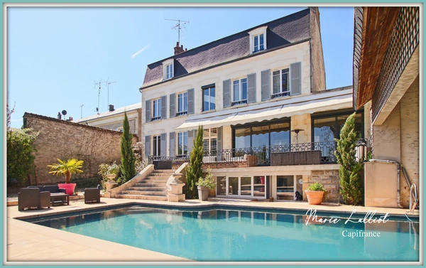 Maison à vendre 11 pièces PITHIVIERS (45), 370m², 5 chambres, séjour 45m², piscine, garage, parc arboré de 2500m², sous-sol