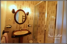 House for sale, 12 rooms, large living room, 6 bedrooms, tennis court, woods, stream