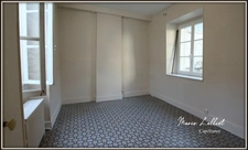 Maison à vendre 9 pièces PITHIVIERS (45), 6 chambres, plain pied, parquet massif, cave, grenier, 2 cours.