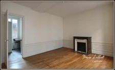 Maison à vendre 9 pièces PITHIVIERS (45), 6 chambres, plain pied, parquet massif, cave, grenier, 2 cours.