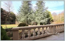 House for sale, 12 rooms, large living room, 6 bedrooms, tennis court, woods, stream