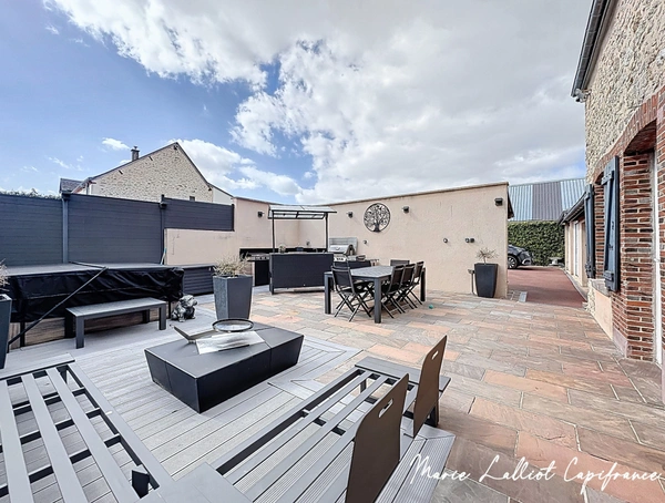 Maison à vendre 7 pièces Chartres,(28), 250m² hab, Grand Séjour de 60m², 5 chambres, 3 salles d'eau, 3 Garages
