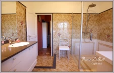 House for sale, 12 rooms, large living room, 6 bedrooms, tennis court, woods, stream