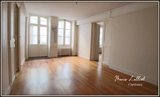 Maison à vendre 9 pièces PITHIVIERS (45), 6 chambres, plain pied, parquet massif, cave, grenier, 2 cours.