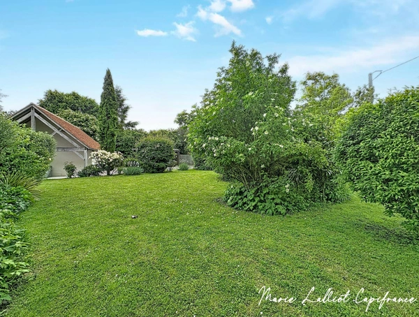 Propriété Pierres apparentes, 242m², 5 chambres, Dortoir enfant et mezzanine, Loiret, Piscine, Jacuzzi, Terrain de tennis, Garage, CarPort