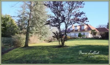 House for sale, 12 rooms, large living room, 6 bedrooms, tennis court, woods, stream