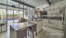 OULLINS – LOFT 184 M² – 3 SUITES & TERRACE in the Bussière area, near the city centre