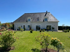 Maison à vendre 8 pièces  (37) 6 chambres, double garage 1900m² terrain clos arboré Parfait état