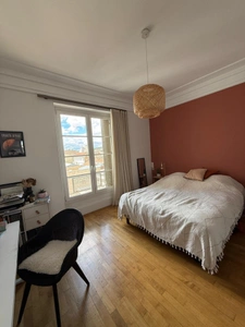 SUPERBE APPARTEMENT HAUSSMANNIEN DE CARACTERE