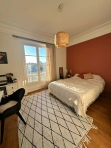 SUPERBE APPARTEMENT HAUSSMANNIEN DE CARACTERE