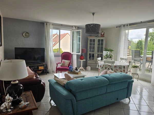 Appartement indépendant type maison Quartier résidentiel LONGVIC (21)