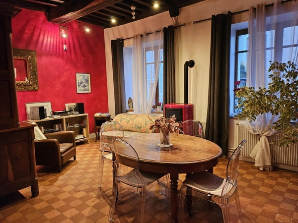 MAISON DE VILLAGE DE 148 M2 TYPE 7 A RENOVER