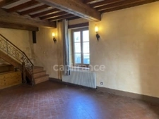 Maison et appartement à vendre, proche du centre de GREZIEU-LA-VARENNE.