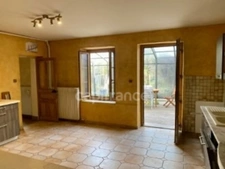 Maison et appartement à vendre, proche du centre de GREZIEU-LA-VARENNE.