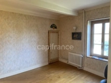 Maison et appartement à vendre, proche du centre de GREZIEU-LA-VARENNE.