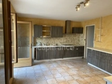 Maison et appartement à vendre, proche du centre de GREZIEU-LA-VARENNE.