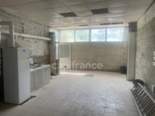 Maison et appartement à vendre, proche du centre de GREZIEU-LA-VARENNE.