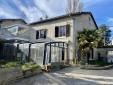 Maison et appartement à vendre, proche du centre de GREZIEU-LA-VARENNE.