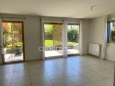 TASSIN-la-DEMI-LUNE, appartement Pitance de 71m2, en rez-de-jardin, 2 chambres.