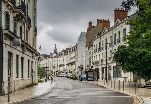 Dpt Loir et Cher (41), à vendre BLOIS immeuble Coeur de Ville