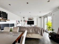 3 pièces rénové avec grand balcon – Résidence verdoyante et toutes commodités à pied