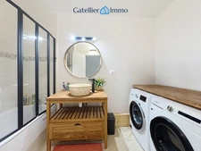 Appartement rénové de 81 m² (2/3 chambres) – Verdure, calme, parking