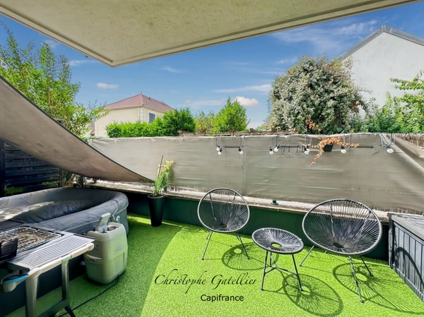 Quartier VILLAGE, appartement T3 (2 chambres) - Terrasse et Jardinet - Box fermé
