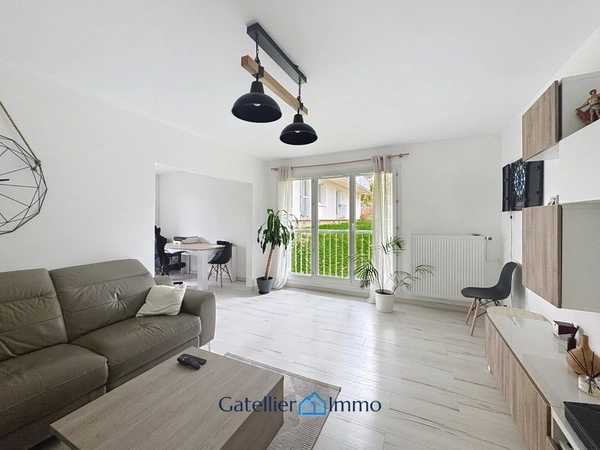 Appartement rénové de 81 m² (2/3 chambres) – Verdure, calme, parking