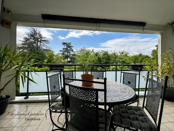 3 pièces rénové avec grand balcon – Résidence verdoyante et toutes commodités à pied