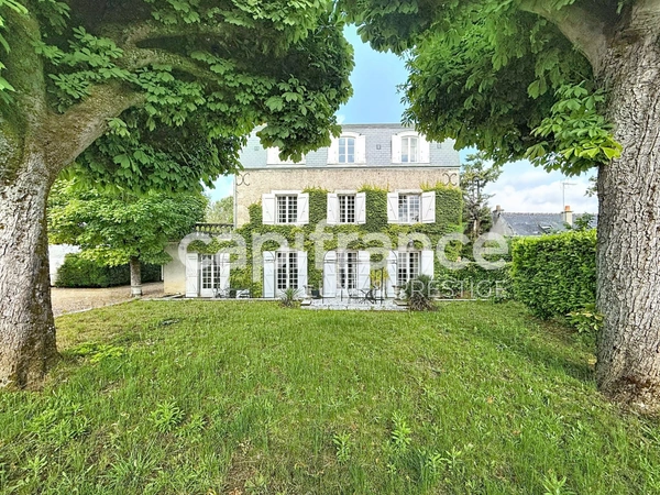 Propriété d'exception 275 m2 à Cheillé, avec dépendances et terrain à bâtir