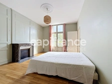Appartement 167 m2 avec rez-de-jardin et parking, tout proche de Tours