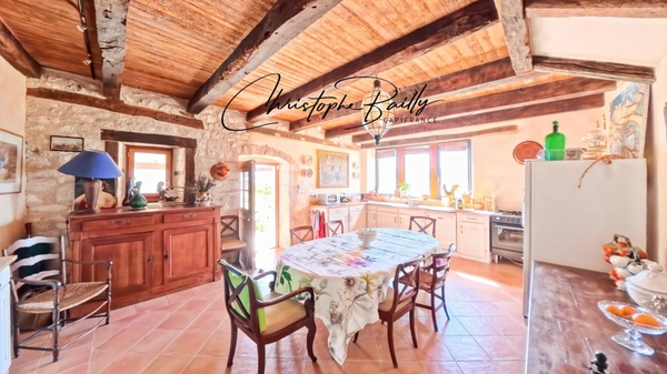 Lauzerte, propriété en pierre avec maison d’amis, piscine et vue sur 9 306 m², proche Montauban