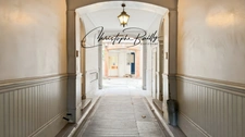 TOULOUSE City Centre: Haussmannian family apartment for sale with four rooms, three bedrooms, remarkable volumes, continuous balcony, cellar, elevator.