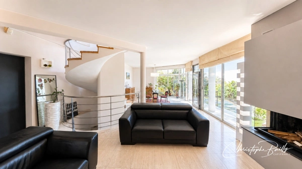 Côte Pavée / Limayrac : maison d’architecte familiale avec piscine, vue dégagée et garage double.