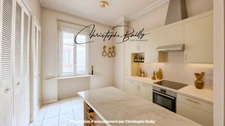 TOULOUSE City Centre: Haussmannian family apartment for sale with four rooms, three bedrooms, remarkable volumes, continuous balcony, cellar, elevator.