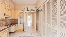 TOULOUSE City Centre: Haussmannian family apartment for sale with four rooms, three bedrooms, remarkable volumes, continuous balcony, cellar, elevator.
