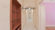 TOULOUSE City Centre: Haussmannian family apartment for sale with four rooms, three bedrooms, remarkable volumes, continuous balcony, cellar, elevator.