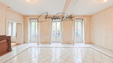 TOULOUSE City Centre: Haussmannian family apartment for sale with four rooms, three bedrooms, remarkable volumes, continuous balcony, cellar, elevator.