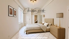 TOULOUSE City Centre: Haussmannian family apartment for sale with four rooms, three bedrooms, remarkable volumes, continuous balcony, cellar, elevator.