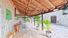 Lauzerte, propriété en pierre avec maison d’amis, piscine et vue sur 9 306 m², proche Montauban
