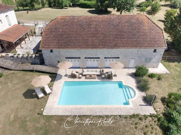 Lauzerte, propriété en pierre avec maison d’amis, piscine et vue sur 9 306 m², proche Montauban