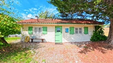 Lauzerte, propriété en pierre avec maison d’amis, piscine et vue sur 9 306 m², proche Montauban
