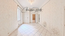 TOULOUSE City Centre: Haussmannian family apartment for sale with four rooms, three bedrooms, remarkable volumes, continuous balcony, cellar, elevator.