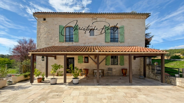 Lauzerte, propriété en pierre avec maison d’amis, piscine et vue sur 9 306 m², proche Montauban