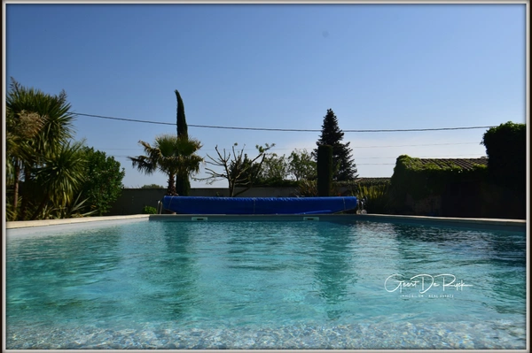 Proche de CARCASSONNE. Demaure de charme en pierre  P9 de 350 m² avec piscine - Terrain de 2 ha.