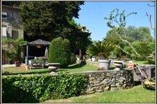 Proche de CARCASSONNE. Demaure de charme en pierre  P9 de 350 m² avec piscine - Terrain de 2 ha.